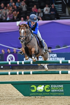 Ella Kay blazes to the top on Red Alert to claim her biggest win in the Horse of the Year Show 128cm Championship